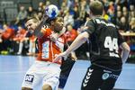 FORGÆVES. Et nederlag på fem mål blev det til for Mads Mensah Larsen og Aalborg. 