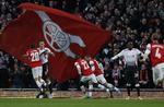 2-0. Kort efter pausen blev Daniel Agger overløbet som optakt til, at Lukas Podolski bragte Arsenal foran 2-0. 