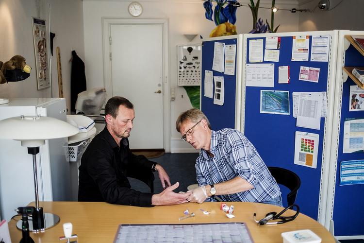 Undersøgelse. Fire ud af ti læger mener ikke, at patienterne har en viden, der kan kvalificere behandlingen. 