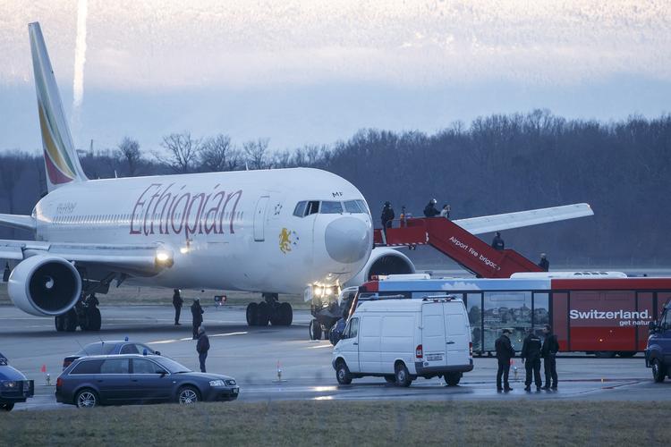 Kapring: Flyet, der blev tvunget ned i Genéve Lufthavn. Alle ombord er i sikkerhed. 