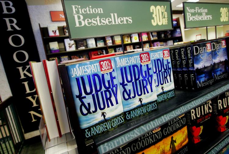 Populær. Selvom James Patterson ikke ligger i top tre på bestsellerlisten har han hele 15 titler på bibliotekernes top-100. 