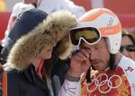 forsvar. En berørt Bode miller (th) står med sin kone, Morgan, efter at have sikret sig bronze i super-G ved vinter-OL. 