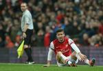straf. Oliver Giroud er kommet i mediemøllen i England efter et natligt møde med en kendt model få timer før en kamp for Arsenal. 