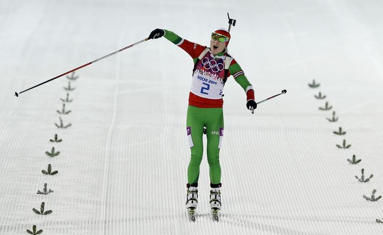 hattrick. Darya Domracheva vinder sin tredje guldmedalje i skiskydning ved OL i Sotji. 