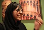 Løsladt. Den dansk-bahrainske aktivist Zainab al-Khawaja smiler på en café i Abu Saiba vest for Bahrains hovedstad Manama, efter sin løsladelse. 