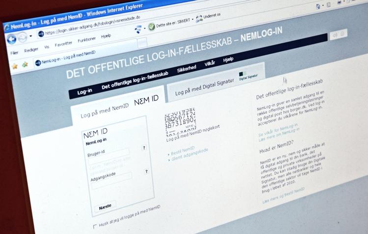 SIKKERHED. Det er ikke noget nyt, at danskernes personfølsomme oplysninger kommer på amerikanskejede hænder. Men sikkerheden kan godt holdes alligevel, mener direktøren i Digitaliseringsstyrelsen, der har ansvaret for de personfølsomme data for NemID og Dankortet. 