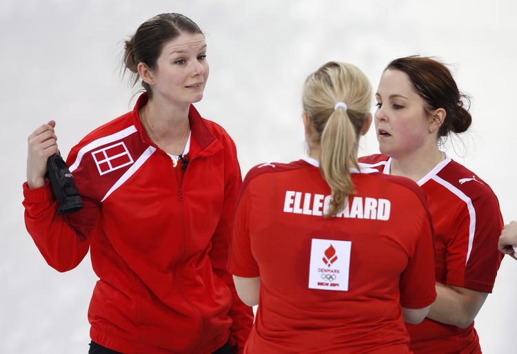 Curling. Efter dagens sejr over Storbritannien sluttede  de danske curling-kvinder med fire sejre og fem nederlag ved vinter-OL, mens Storbritannien er klar til semifinalen efter fem sejre. 