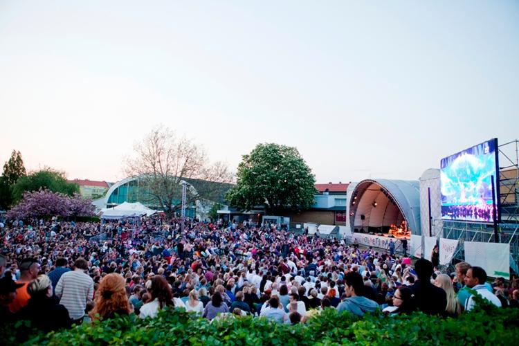 Folkefest. Malmø havde succes i 2013 med at skabe en Eurovision-fest på gader, pladser og parker. Til sommer vil København gå den skånske by i bedene. 