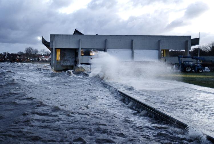 Stormskader. Vikingeskibsmuseet i Roskilde blev hårdt ramt, da stormen i december pressede vandstanden i Roskilde Fjord op i et faretruende niveau. 