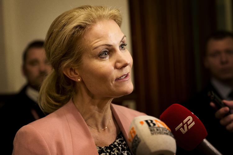 Bognyt. Helle Thorning-Schmidt (S) efter gruppemødet, hvor sagen om bogen 'Den Hemmelig Socialdemokrat' blev drøftet. 
