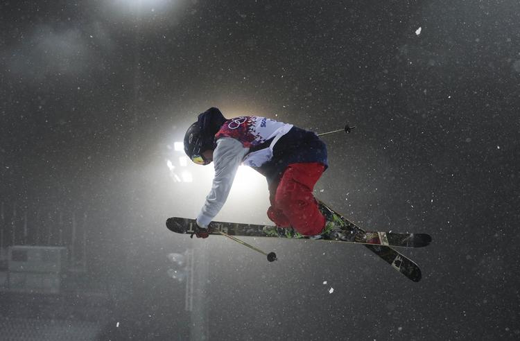 guld. David Wise er luftbåren i OL i halfpipe. 