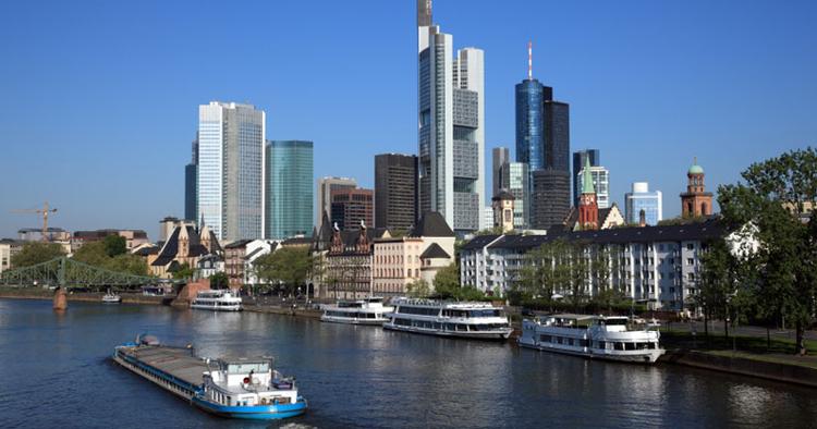 De fleste har prøvet at mellemlande i Frankfurt, men de færreste har holdt forlænget weekend i byen, der betegnes som Europas Manhattan. 