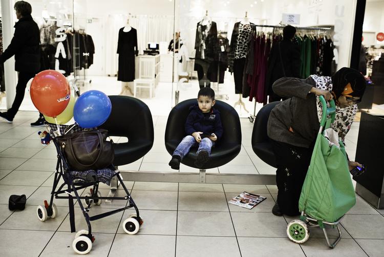 tillidsfuld. Selv om forbrugertilliden har taget et dyk i februar, så ligger den fortsat på et af de højeste niveauer i flere år. 