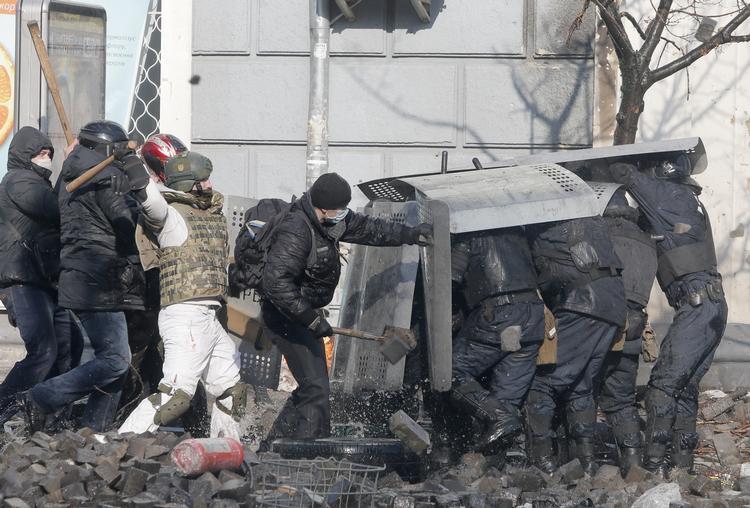 Ukraine. Stop volden, ellers kommer der sanktioner, lyder det fra EU-lande. 