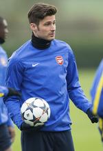 hotel-affære. Olivier Giroud træner før onsdagens kamp mod Bayern München. Angriberen fik ikke lov at starte inde i Arsenals seneste kamp på grund af »træthed«, som træner Arsene Wenger sagde med et smil på læben. 