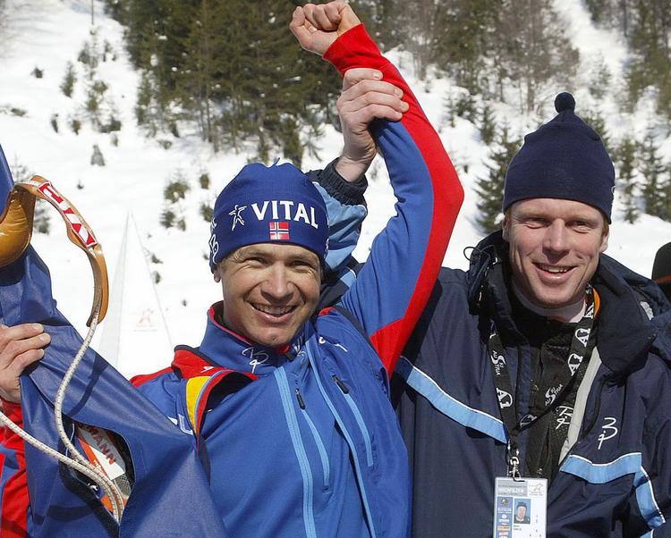 SAMARBEJDE. I 2005 var Bjørn Dæhlie med til VM i skiskydning som træner for Ole Einar Bjørndalen, der ved den lejlighed vandt fire guldmedaljer i sine fem starter. I alt har Bjørndalen vundet 39 VM-medaljer (19 guld, 11 sølv, 9 bronze). 