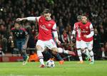AFBRÆNDER. Efter otte minutter sendte Mesut Özil et straffespark blødt ind midt i målet, hvor Manuel Neurer fik hånden på. 
