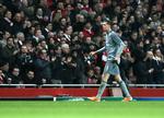 UDVIST. EFter 38 minutter var kampen slut for Arsenals målmand Wojciech Szczesny. 