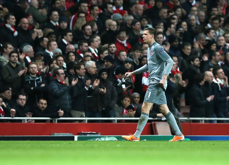 UDVIST. EFter 38 minutter var kampen slut for Arsenals målmand Wojciech Szczesny. 