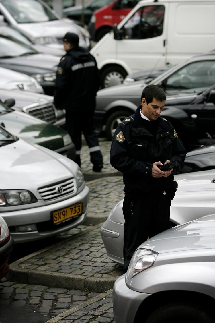 Parkering. Torsdag tredjebehandler Folketinget et lovforslag, som vil gøre parkeringsreglerne ens for landets kommuner. 