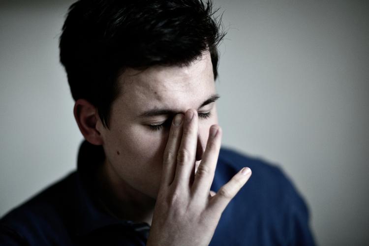 Behandling. Benjamin Andresen har gennemgået 319 operationer i sit 22 år lange liv. For halvandet år siden fik han blandt andet fjernet en vene i det ene lår. En vene fra halsen blev derefter udskiftet med den raske lår-vene. 