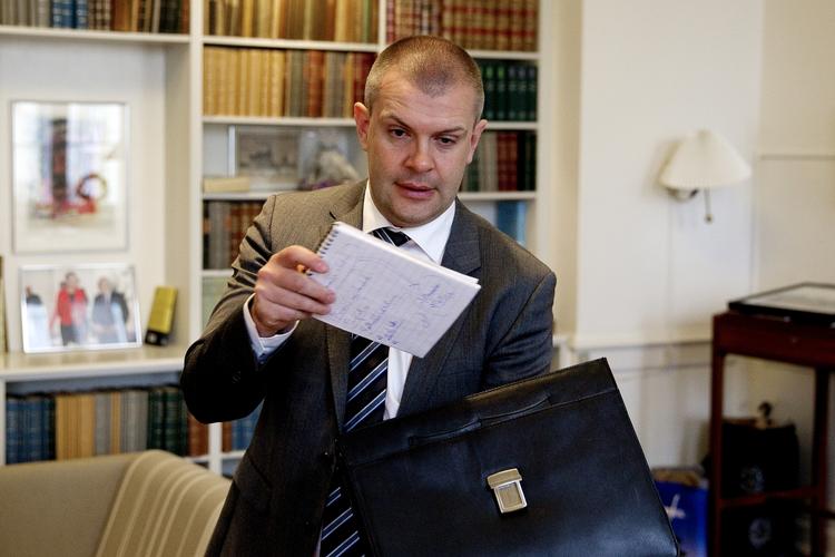 Tvivl. Jeg tillader mig at tvivle, men det gør Bjarne Corydon åbenbart ikke. Han burde ellers vide, hvordan et konsulentfirma som Mckinsey &amp; Co. arbejder. Hvis ikke kan han jo bare spørge den øverst placerede embedsmand i Finansministeriet, departementschef David Hellemann, der jo selv er tidligere partner i netop McKinsey, skriver Stine Brix. 