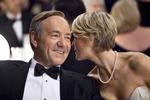 Streaming. Tv on demand blomstrer frem blandt andet gennem streamingtjenesten, Netflix, som står bag den populære serie "House of Cards". 