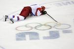 Exit. Jevgeni Malkin har formentlig taget det første fly hjem til  Pittsburgh, USA, hvor han spiller for de lokale Penguins i NHL. 