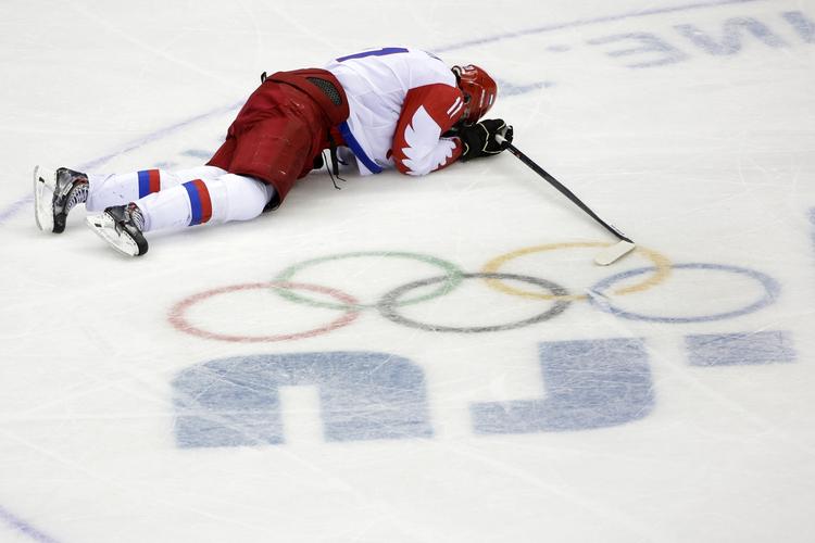 Exit. Jevgeni Malkin har formentlig taget det første fly hjem til  Pittsburgh, USA, hvor han spiller for de lokale Penguins i NHL. 