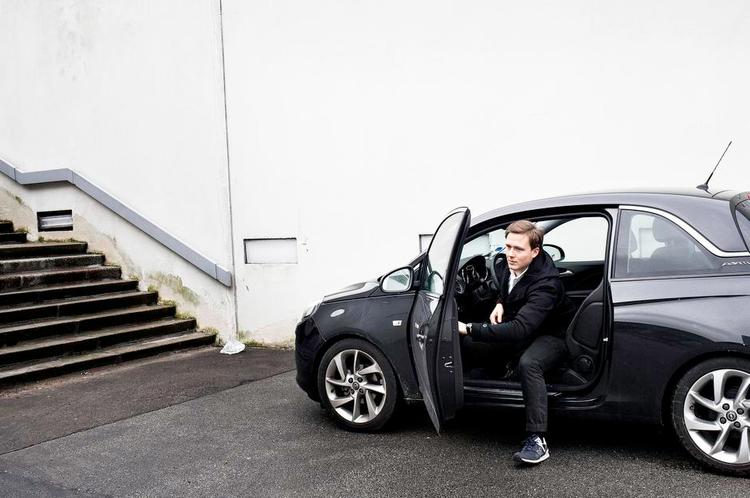 Lejebil. Der var hurtigt rift om Nicklas Stenfeldts helt nye Opel Adam, som han udlejer via GoMore.dk, når han ikke selv skal bruge den. 