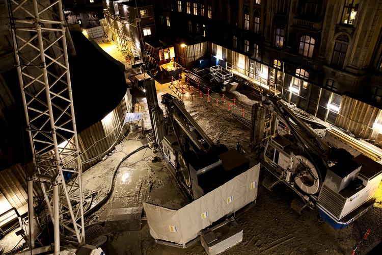 Nattero. Aftenarbejdet på metrobyggepladserne er kendt ulovligt og skal stoppe. 