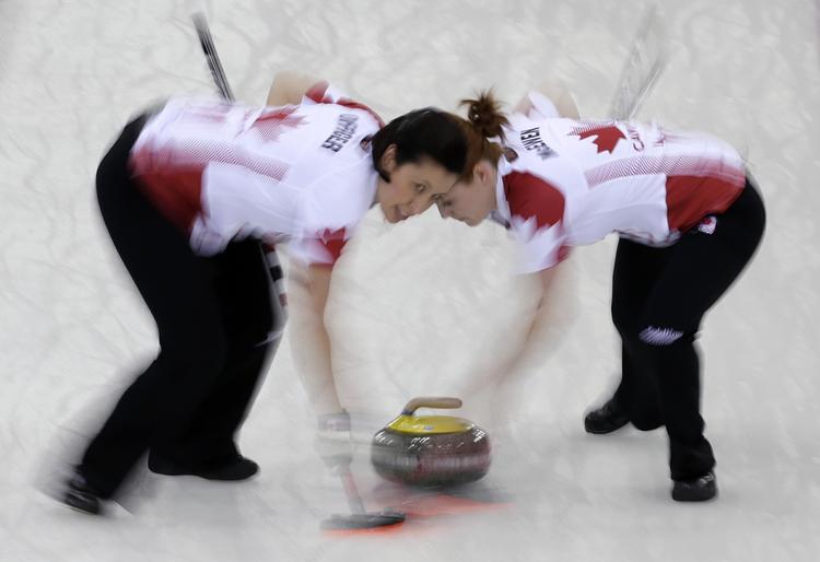 fejende. Canadas kvinder vandt guldet i OL's curlingturnering. 