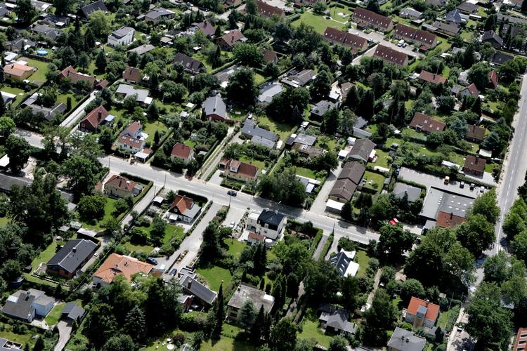 Tryghed. Ifølge en analyse i KL's ugebrev, Momentum, bor 60% af danskerne i samme landsdel, som de afsluttede grundskolen i. 