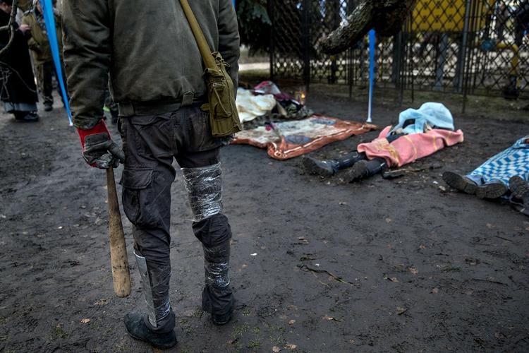 Baghaven til Skt. Michaels Domkirke har fungeret som hospital, hovedkvarter og forsyningscentral - og nu også som mellemstation for dræbte aktivister. 