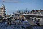 Ufærdig. Inderhavnsbroen bliver nu gjort færdig af DS SM, som er et firma fra Rødekro, der specialiserer sig i stålarbejde. 