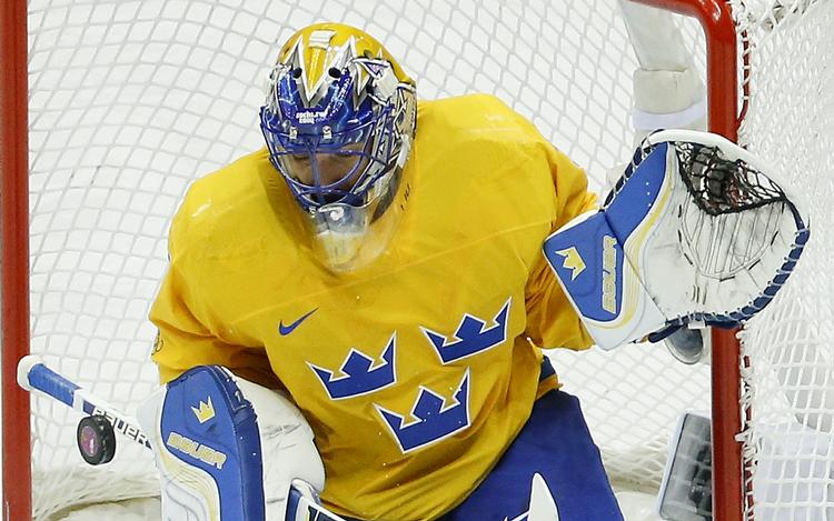 Nøglespiller. Sveriges målmand Henrik Lundqvist fra New York Rangers er i storform. Hans redningsprocent ved OL er på 94,9 - den højeste blandt de fire semifinalister. 