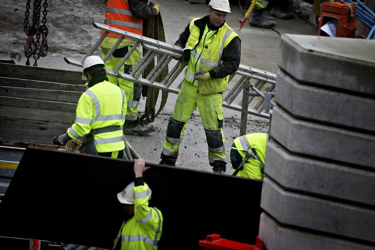 støj. Transportminister Magnus Heunicke fremlagde i går en nabopakke, der skal få metrobyggeriet til at køre gnidningsløst fremad trods gener med støj. 