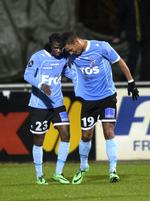 Storsejr. Robin Okotie (th) lykønskes af Silas Songani efter 1-0-scoringen i Slagelse mod FC Vestsjælland. 