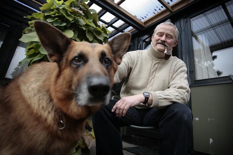 Eks-oberst. Medierne har forpasset en glimrende chance for at forhøre én af de ansvarlige for Danmarks militære operationer – endda én af de mest åbenmundede af slagsen, hvilket kun bidrager til undringen. 