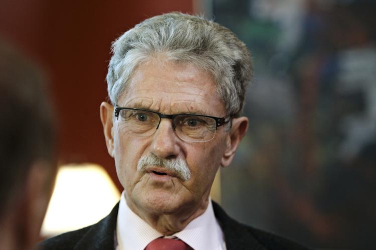 Partistøtte. Folketingets formand, Mogens Lykketoft, har undersøgt reglerne i andre lande og drøftet partistøtte med gruppeformænd på Christiansborg. Han vil først og fremmest ændre reglen om, at partierne kun skal oplyse navne på sponsorer, der donerer mere end 20.000 kroner. - Foto: 