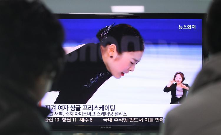 klage. Sydkoreanerne forstår ikke, at deres stjerne i kunstskøjteløb, Kim Yu-Na, ikke vandt guldet ved OL. 