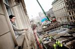 Støjramt. Veronica Juhl og hendes mand har - efter juridisk kamp - fået tilkendt 70.000 kroner for de gener, de indtil videre har været udsat for ved metrobyggeriet. 