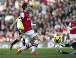 supermål. Arsenals Tomas Rosicky sætter sidste fod på en serie hurtige afleveringer ned gennem Sunderland-forsvaret - og scorer til 3-0. 