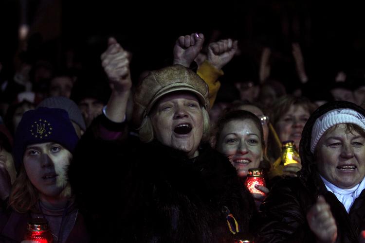 Jubel. I dag blev Viktor Janukovitj' sidste dag som præsident i Ukraine. 