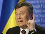 Afsat. Viktor Janukovitj blev i går afsat som præsident af det ukrainske pralement med 328 stemmer for, og ingen imod. Der er forlydender om, at Janukovitj er taget til Kharkiv i det østlige Ukraine, men reelt er der stor tvivl om, hvor den afsatte præsident opholder sig. 