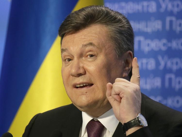 Afsat. Viktor Janukovitj blev i går afsat som præsident af det ukrainske pralement med 328 stemmer for, og ingen imod. Der er forlydender om, at Janukovitj er taget til Kharkiv i det østlige Ukraine, men reelt er der stor tvivl om, hvor den afsatte præsident opholder sig. 