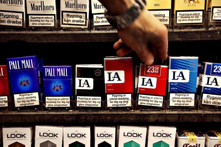 afgift. I Norge er antallet af unge rygere faldet, efter at prisen på en pakke cigaretter er steget til 100 kroner. - Foto: 