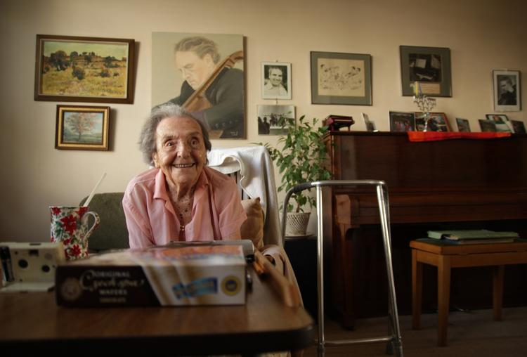 Dødsfald. Alice Herz-Sommer blev sendt til koncentrationslejren Theresienstadt, hvor titusindvis af jøder mistede livet. Hverken hendes mand Leopold eller hendes mor, Sofie, overlevede Anden Verdenskrig. 