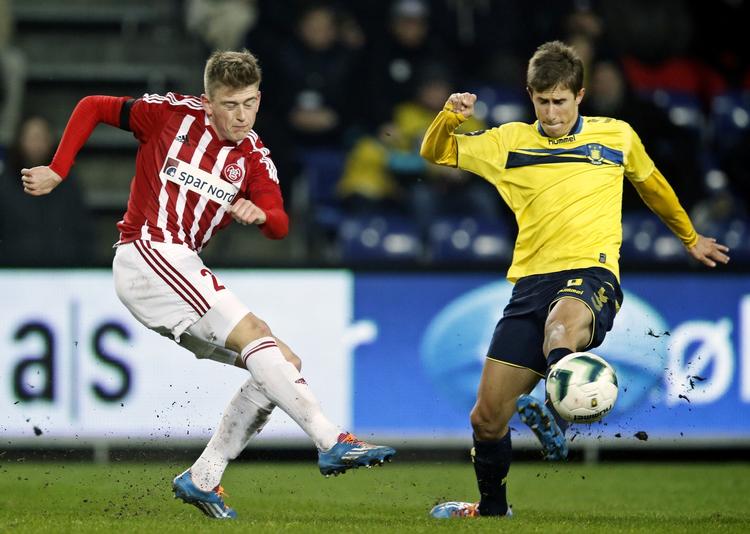 underholdende. Både Brøndby og AaB kunne være tilfreds med det uafgjorte resultat i kampen, hvor Brøndby udlignede i sidste minut. 