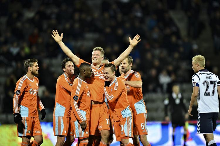 målscorer. Andreas Cornelius (med hænderne i vejret) kom skarpt tilbage til FCK efter et mislykket ophold i Premier League. 